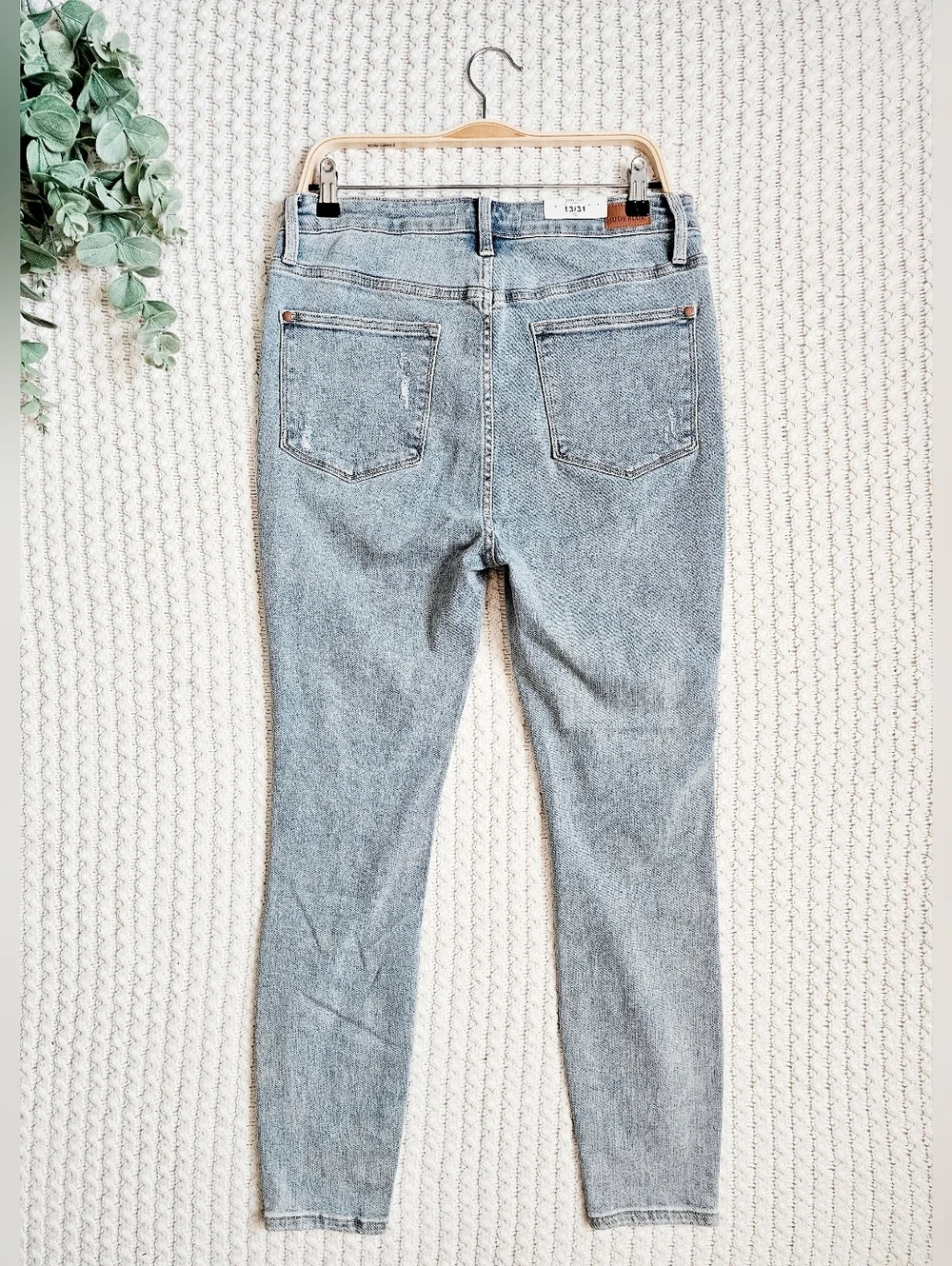 Judy Blue High Rise Tummy Control Light Wash Skinny Jeans Distressed 13/31 NEW - Picture 6 of 11